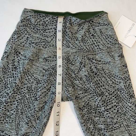 Beyond Yoga Spacedye Walk And Talk High Waisted Capri Legging Sz XS - Picture 11 of 14